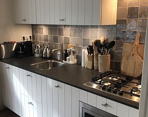 Moderne keuken van Duumke vakantiehuis in Midsland Noord, Terschelling.