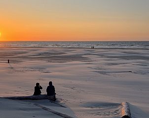 Zonsondergang op het strand bij Duumke vakantiehuis, Midsland Noord, Terschelling.