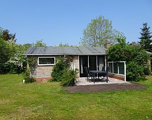 Zonnig terras bij Vakantiehuis Bikkel in Midsland Noord, Terschelling.