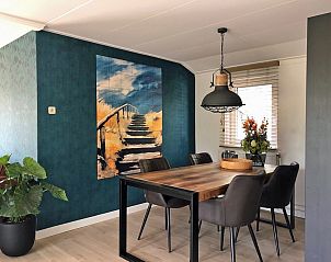 Gezellige eetkamer in Vakantiehuis Bikkel, Midsland Noord, Terschelling.