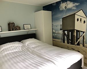 Slaapkamer met strandthema in Vakantiehuis Bikkel, Midsland Noord, Terschelling.