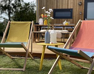 Comfortabele ligstoelen bij Sinne vakantiehuis in Midsland Noord Terschelling.