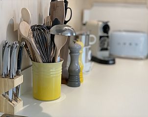 Slaapkamer met tweepersoonsbed in Sinne vakantiewoning Midsland Noord Terschelling.