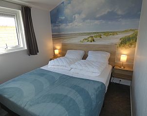 Sfeervolle slaapkamer in 't Snitserleven Chalet, Midsland Noord, Terschelling.