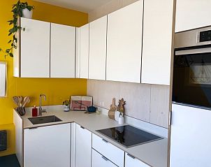 Gezellige spelavond in woonkamer van Buitenhuis chalet, Midsland Noord, Terschelling.