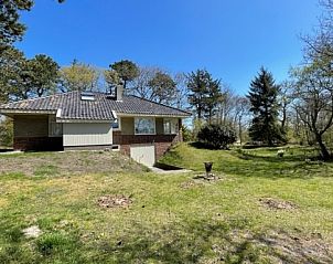 Achteraanzicht van Duinhuis vakantiewoning in Midsland Noord, Terschelling.