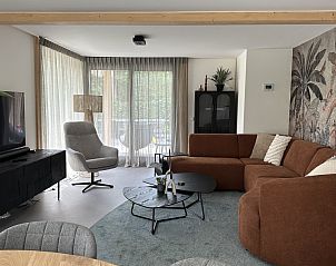 Gezellige woonkamer in Vakantiehuis Schavuit, Midsland Noord, Terschelling, met comfortabele zitplaatsen.