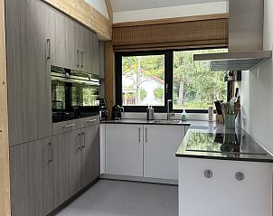 Moderne keuken in Vakantiehuis Schavuit, Midsland Noord, Terschelling, voorzien van alle gemakken.