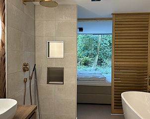 Luxe badkamer in Vakantiehuis Schavuit, Midsland Noord, Terschelling, met moderne voorzieningen.