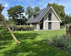 Speeltuin en tuin van Vakantiehuis Schavuit, Midsland Noord, Terschelling, ideaal voor gezinnen.