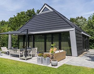 Modern vakantiehuis Noordhoek in Midsland Noord, Terschelling met ruime veranda.