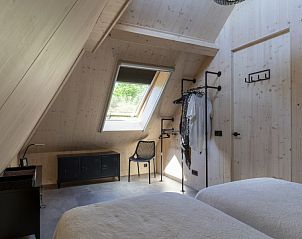 Zolderkamer met dakraam in Noordhoek vakantiehuis, Midsland Noord, Terschelling.