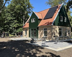 Terras van Vakantiehuis Deugniet in Midsland Noord, Terschelling, met zonnig uitzicht.