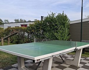 Tafeltennistafel in de buurt van Moai Fuort stacaravan, Midsland Noord, Terschelling voor recreatie.