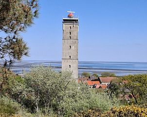 Iconische vuurtoren in de buurt van Moai Fuort stacaravan, Midsland Noord, Terschelling.