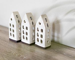 Decorative accents in De Dijkwachter, vacation home in Ballum, Ameland, for a personal touch.