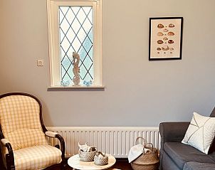 Comfortabele zithoek in Akkerduin vakantiehuis in Ballum, Ameland met klassieke inrichting.