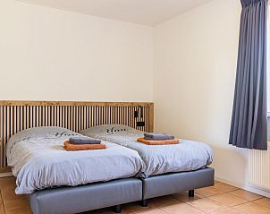 Slaapkamer met tweepersoonsbed in Arcoz vakantiehuis, Ballum, Ameland.