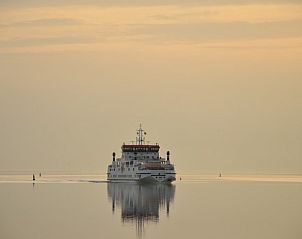 Veerboot naar Ameland, een serene overtocht naar Strandjutter G2, vakantiehuis in Buren.