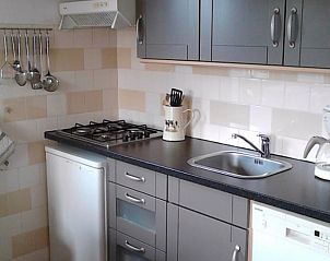 Moderne Kche im Ferienhaus in Buren Ameland, komplett ausgestattet.