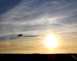 Klarer Himmel ber den Watteninseln vom Ferienhaus in Buren Ameland.