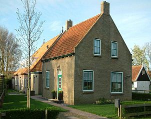 WA003 Ferienhaus in Buren, Ameland, mit traditioneller Architektur und grner Umgebung.