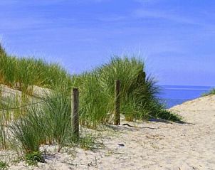Sanddnen und Meer bei Buren, Ameland, in der Nhe des Ferienhauses WA003, ideal zum Entspannen.
