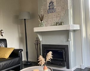 Elegante open haard in Beppe van Ameland vakantiehuis, Hollum, Ameland.