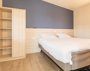 Komfortables Schlafzimmer im Wadden Special Ferienhaus, Hollum, Ameland. Genieen Sie die Ruhe und die moderne Einrichtung auf den Watteninseln.