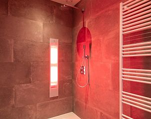 Infrarood douche in Langsdeel appartement, Hollum, Ameland, met moderne technologie.