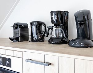 Koffiezetapparaten in Hooivak appartement, Hollum Ameland keukengemakken.
