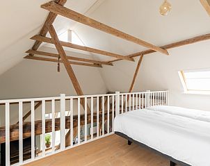 Slaapzolder in Hooivak vakantiehuis, Hollum Ameland met houten balken.