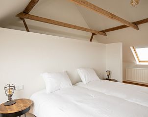 Comfortabele slaapkamer in Hooivak appartement, Hollum Ameland met dakraam.