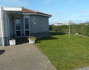 Fairway-Ferienhaus mit grner Umgebung in Hollum, Ameland, Watteninseln.