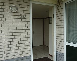 Eingang zum Fairway-Ferienhaus in Hollum, Ameland, Waddeninseln.