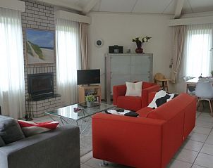 Gerumiges Wohnzimmer im Fairway-Bungalow, Hollum, Ameland, Watteninseln.