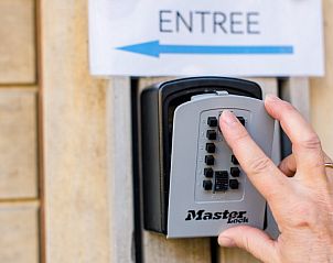 Veilig toegangssysteem bij Breeze 2 bed and breakfast in Hollum, Ameland.