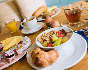 Uitgebreid ontbijt bij Breeze 2 bed and breakfast in Hollum, Ameland.