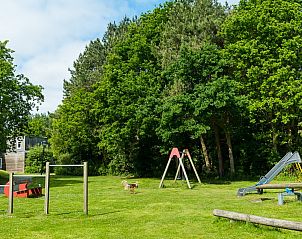 Kindvriendelijke speeltuin bij Wad appartement, Hollum, Ameland omgeven door natuur.