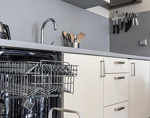 Volledig uitgeruste keuken in Bornrif, Hollum, Ameland met vaatwasser en kookfaciliteiten.