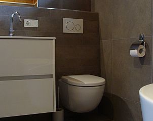 Moderne badkamer in Ascona bungalow, Nes, Ameland, Waddeneilanden.