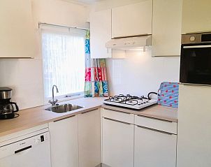 Moderne keuken in vakantiehuis Klasina, Nes, Ameland voorzien van alle gemakken voor een comfortabel verblijf.