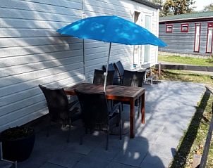 Kchenzeile im Ferienhaus Protter in Buren, Ameland, mit guter Ausstattung fr die Zubereitung von Mahlzeiten.