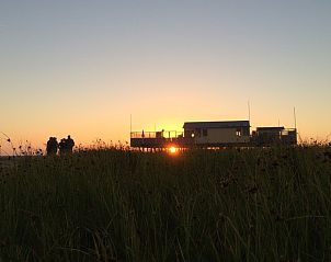 Zonsondergang over de natuur bij Klaver Vier, Schiermonnikoog, Waddeneilanden.