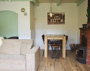 Eethoek met open haard in Klaver Vier vakantiehuis, Schiermonnikoog.