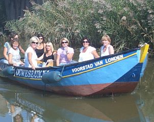 Verblijf 240802 - Boot Friese elfsteden - sloep voorstad van londen     