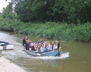Verblijf 240802 - Boot Friese elfsteden - sloep voorstad van londen     