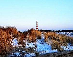 Leuchtturm bei CORIMAR Ferienhaus, Ballum, Ameland bei Sonnenuntergang.