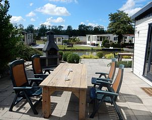 Guest house 490326 - Holiday property IJsselmeerkust - huisje 143, bootje, aan het water, grote tuin en terrassen