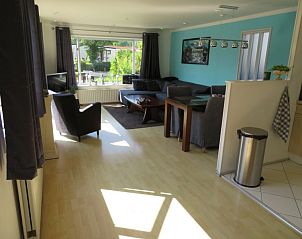 Guest house 490326 - Holiday property IJsselmeerkust - huisje 143, bootje, aan het water, grote tuin en terrassen